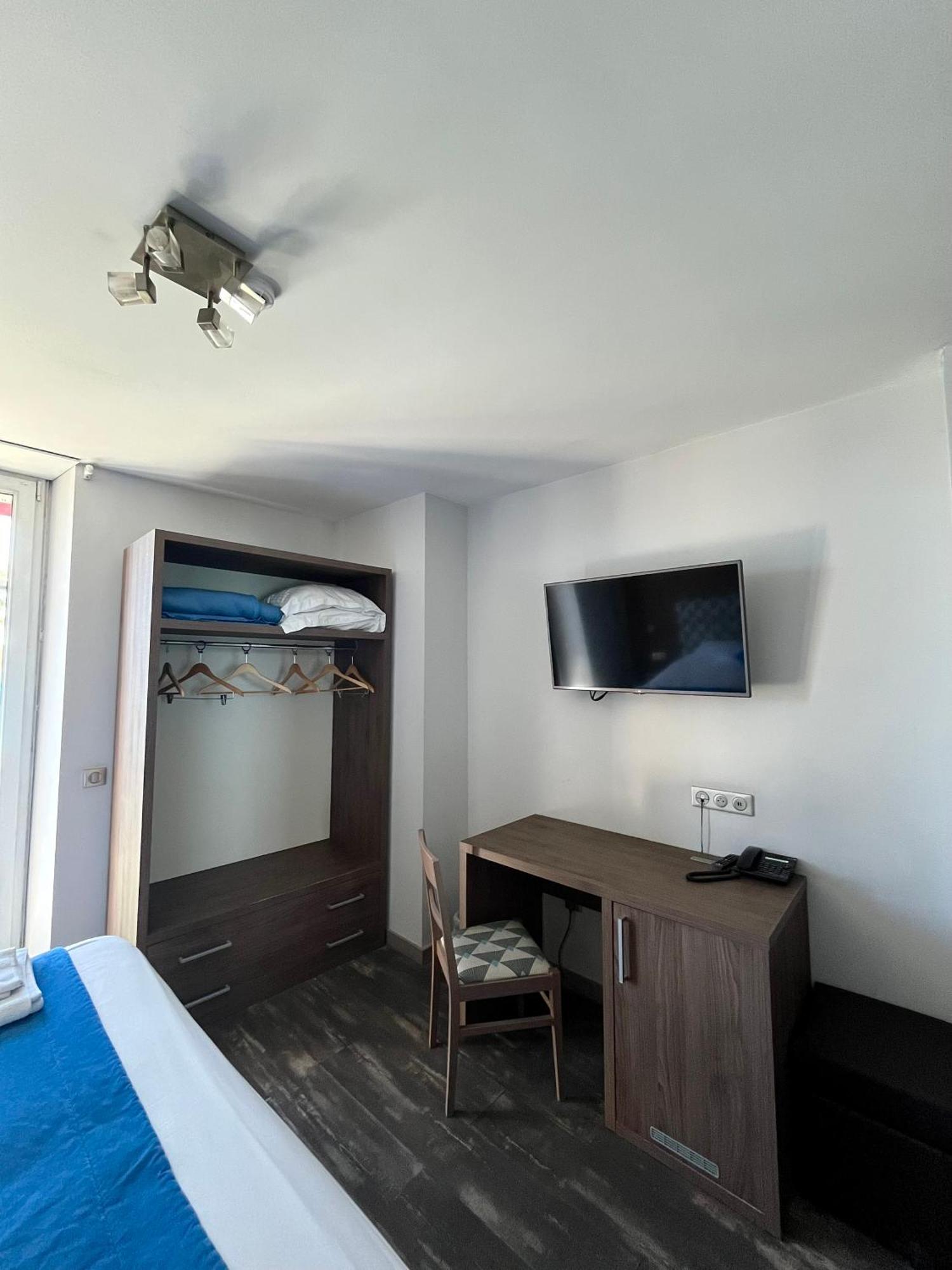 Hotel Flots D'Azur Promenade Des Anglais Nice Room photo