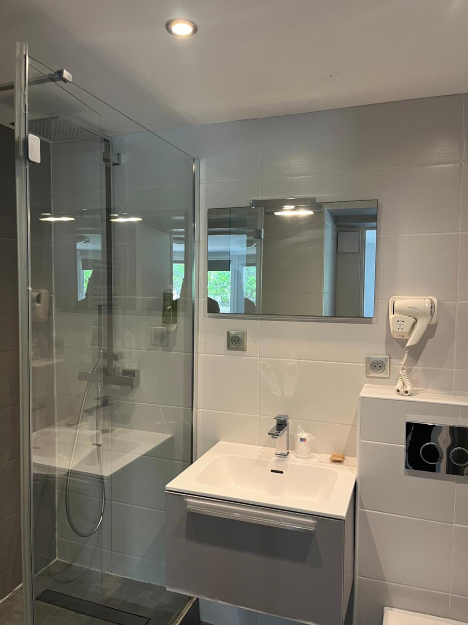 Hotel Flots D'Azur Promenade Des Anglais Nice Room photo