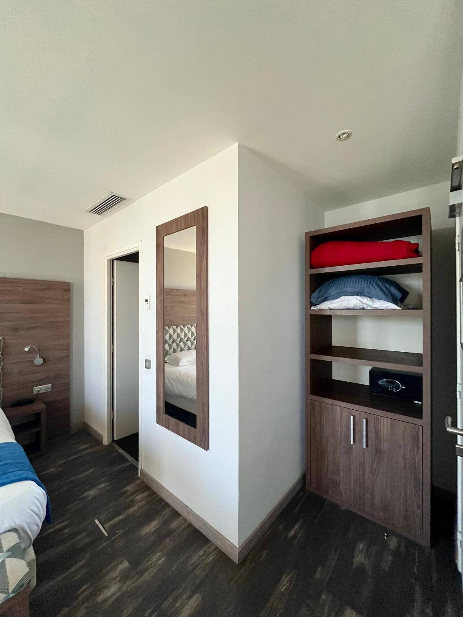 Hotel Flots D'Azur Promenade Des Anglais Nice Room photo